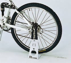 アキワールド、アキパーツ自転車用スタンド型ティスプレイスタンド（1台用）BIKE HAND （バイクハンド）の2枚目の商品画像