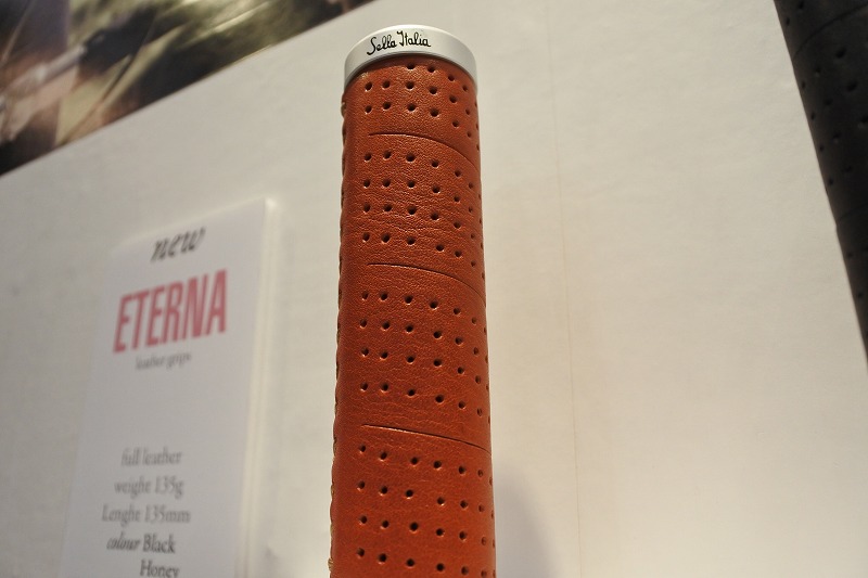 ���饤���ꥢ��ž���ѥϥ�ɥ륰��å�ETERNA LEATHER GRIPS �ʥ��ƥ�ʥ쥶������åסˤ�4���ܤξ��ʲ���