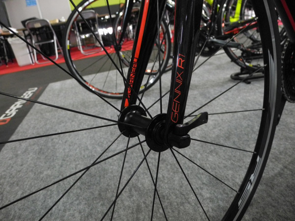 鍵プレゼント！！】GARNEAU（ガノー） 2016年モデル GENNIX R1 SPORTS